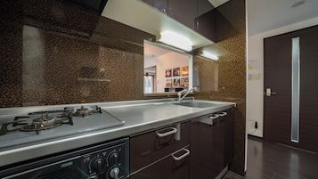 Design Apartment | Private kitchen | Fridge, microwave, stovetop, toaster