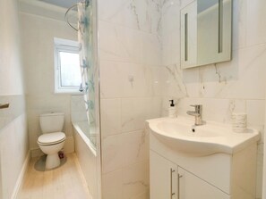 Cottage | Bathroom | Shower