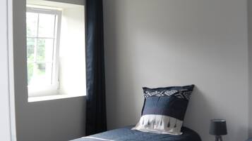 1 chambre, fer et planche Ă repasser, lit parapluie, draps fournis