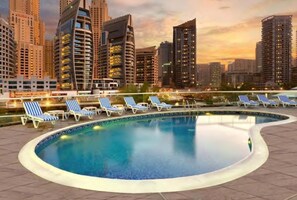 Pool - Studio, Steps away from JBR Beach,Heart of  Marina (Dubai)