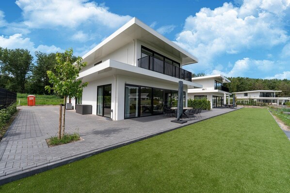 المنشأة من الخارج