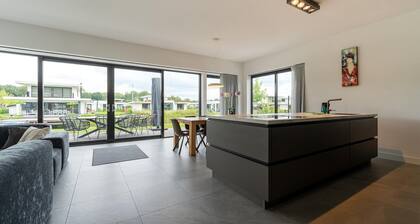 Villa sur l'eau à Zeewolde avec jetée