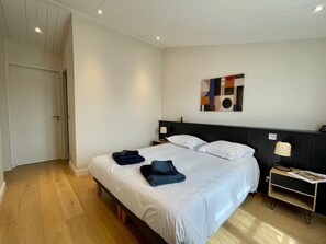 3 bedrooms, iron/ironing board, travel cot, free WiFi