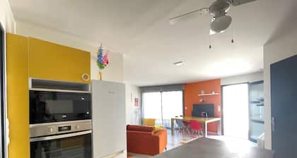 POP-ART By LM Patrimoine proche des plages du cap, autoroute A9, calme, wifi