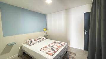 1 slaapkamer, een strijkplank/strijkijzer, gratis wifi, beddengoed