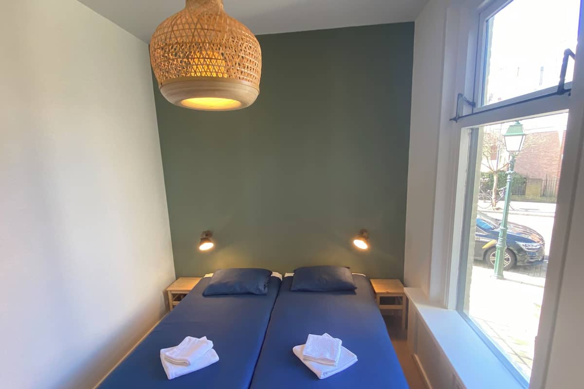 Double Room | WiFi (free), bed sheets
