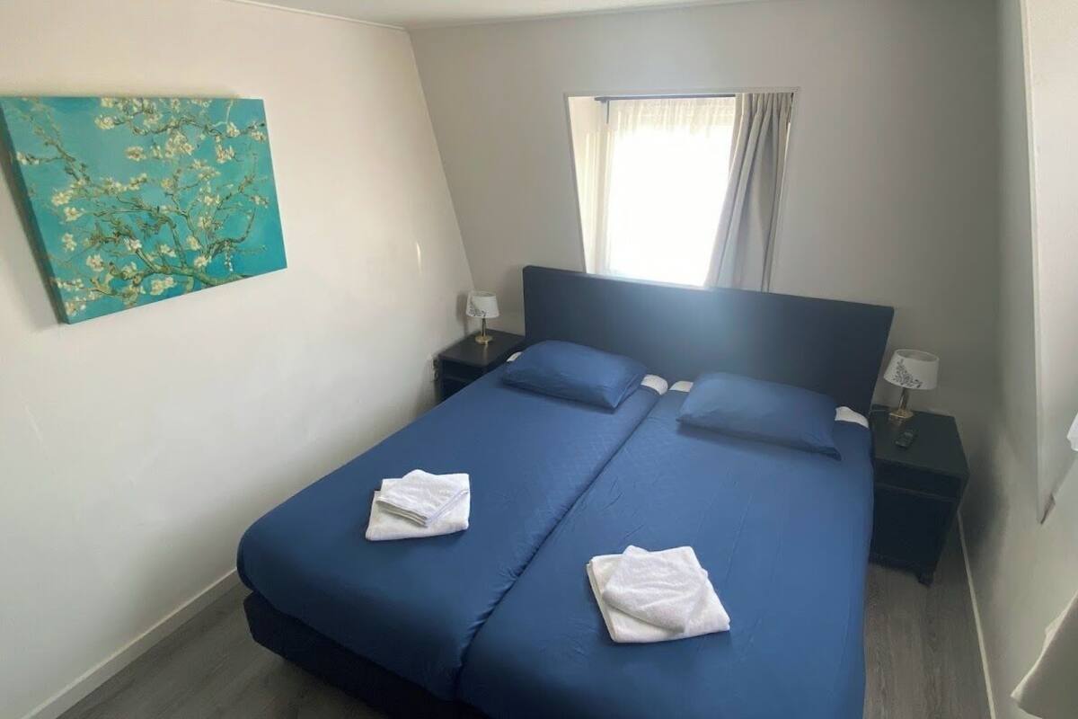Double Room | WiFi (free), bed sheets