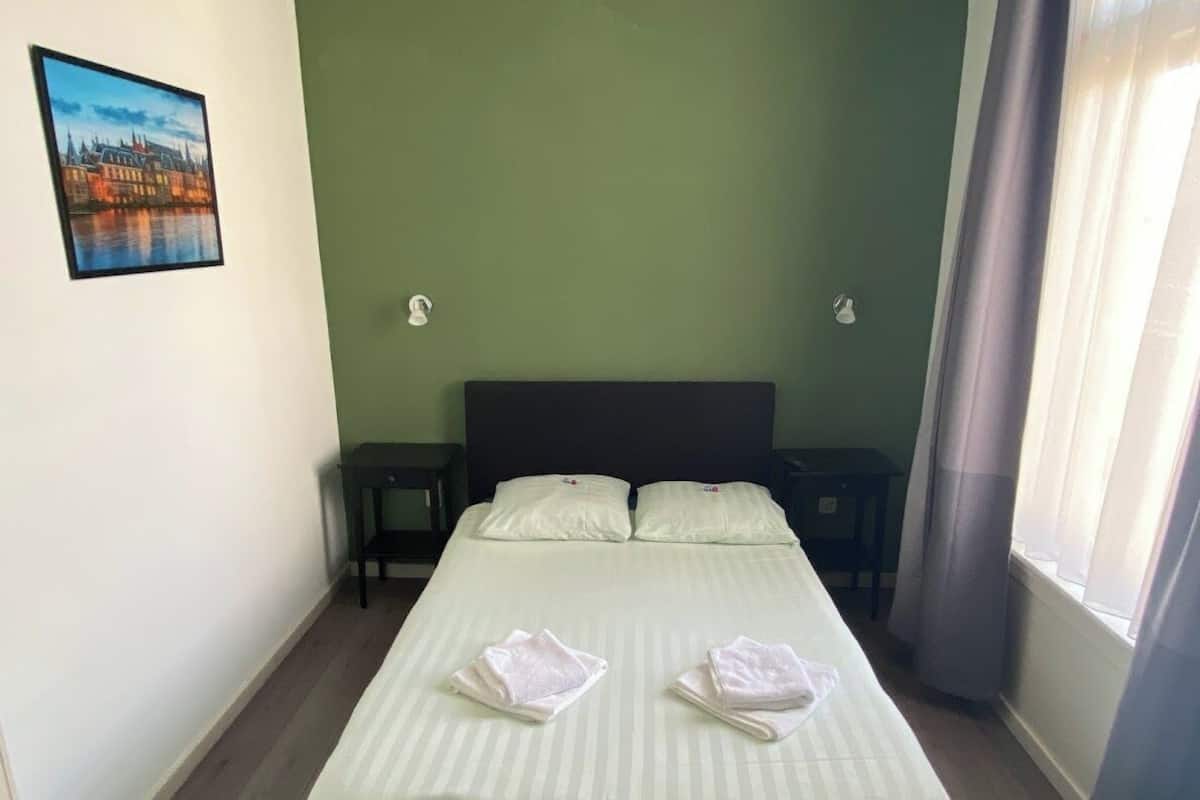 Double Room | WiFi (free), bed sheets