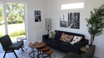 TV, fireplace, stereo