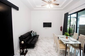 Living area - The Pool Intouch Villa (ตำบล หนองทะเล)