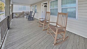 Terrace/patio - Quaint 6br,Beach View,Pool,Sm Dogs,P138 (North Myrtle Beach)