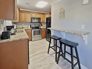 Fridge, microwave, oven, stovetop - Quaint 6br,Beach View,Pool,Sm Dogs,P138 (North Myrtle Beach)