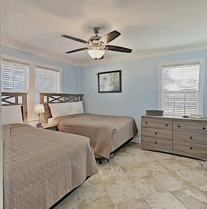 3 bedrooms, iron/ironing board, WiFi, bed sheets