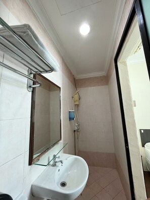 Kamar Double Standar (Window) | Kamar mandi