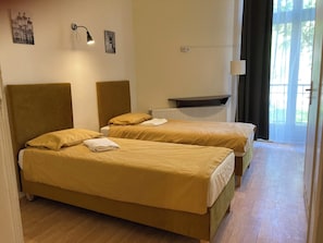 Comfort dubbelrum eller tvåbäddsrum - 2 enkelsängar | 1 sovrum, strykjärn/strykbräda och gratis wi-fi