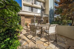 تناول الطعام بالخارج