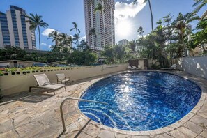 حمّام سباحة خارجي