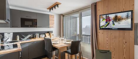 Réfrigérateur, micro-ondes, four, lave-vaisselle