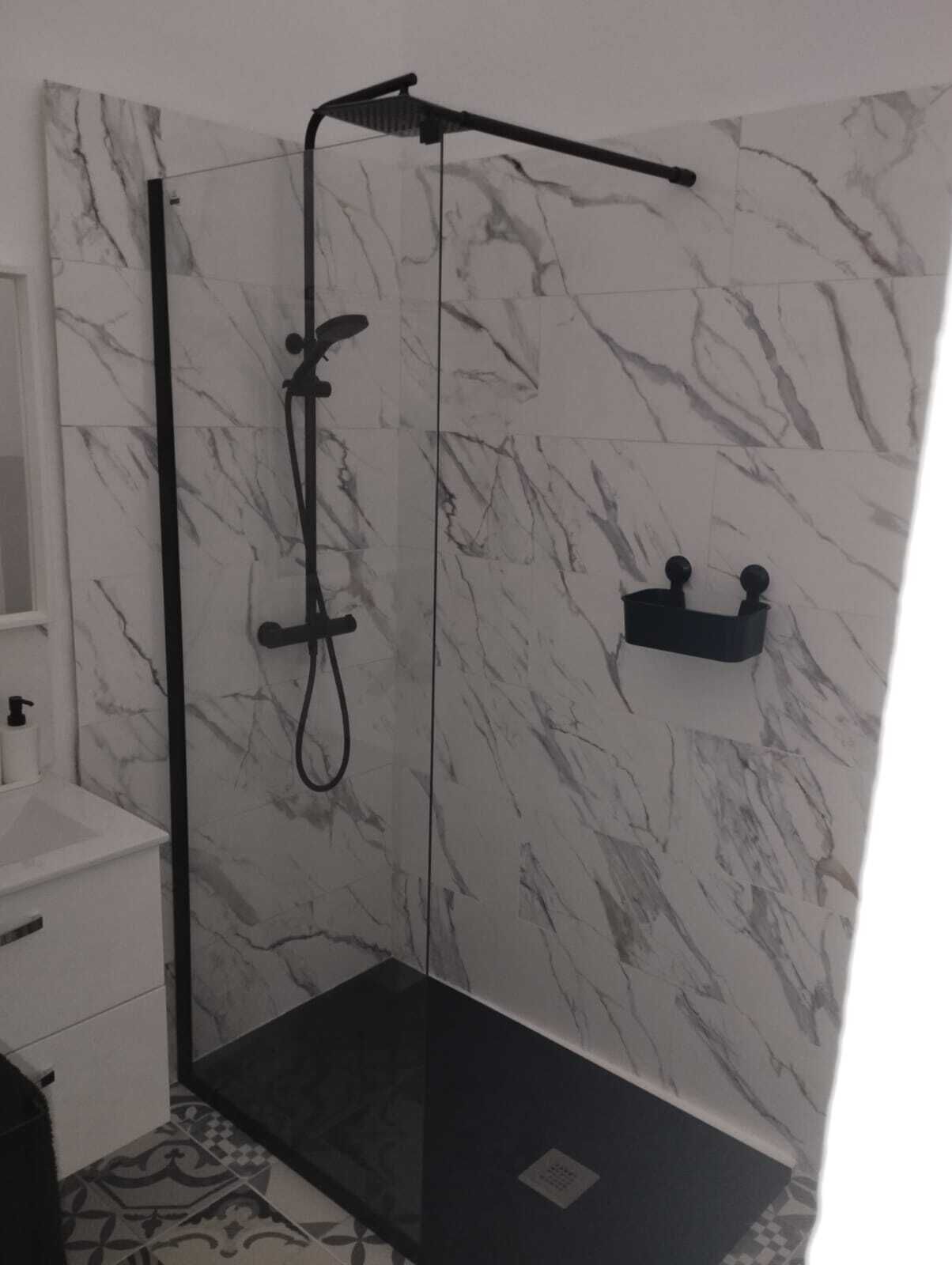 Dusche, Handtücher, Seife, Toilettenpapier