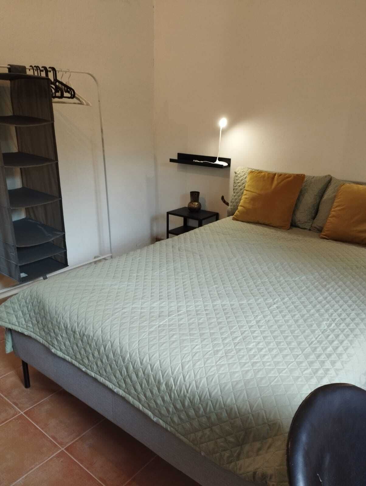 1 bedroom, bed sheets