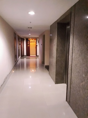 Mesmerising view...Golf course, Gardens , Water bodies,City from 32nd floor.