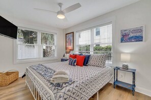 3 soveværelser, skrivebord, strygejern/strygebræt, Wi-Fi