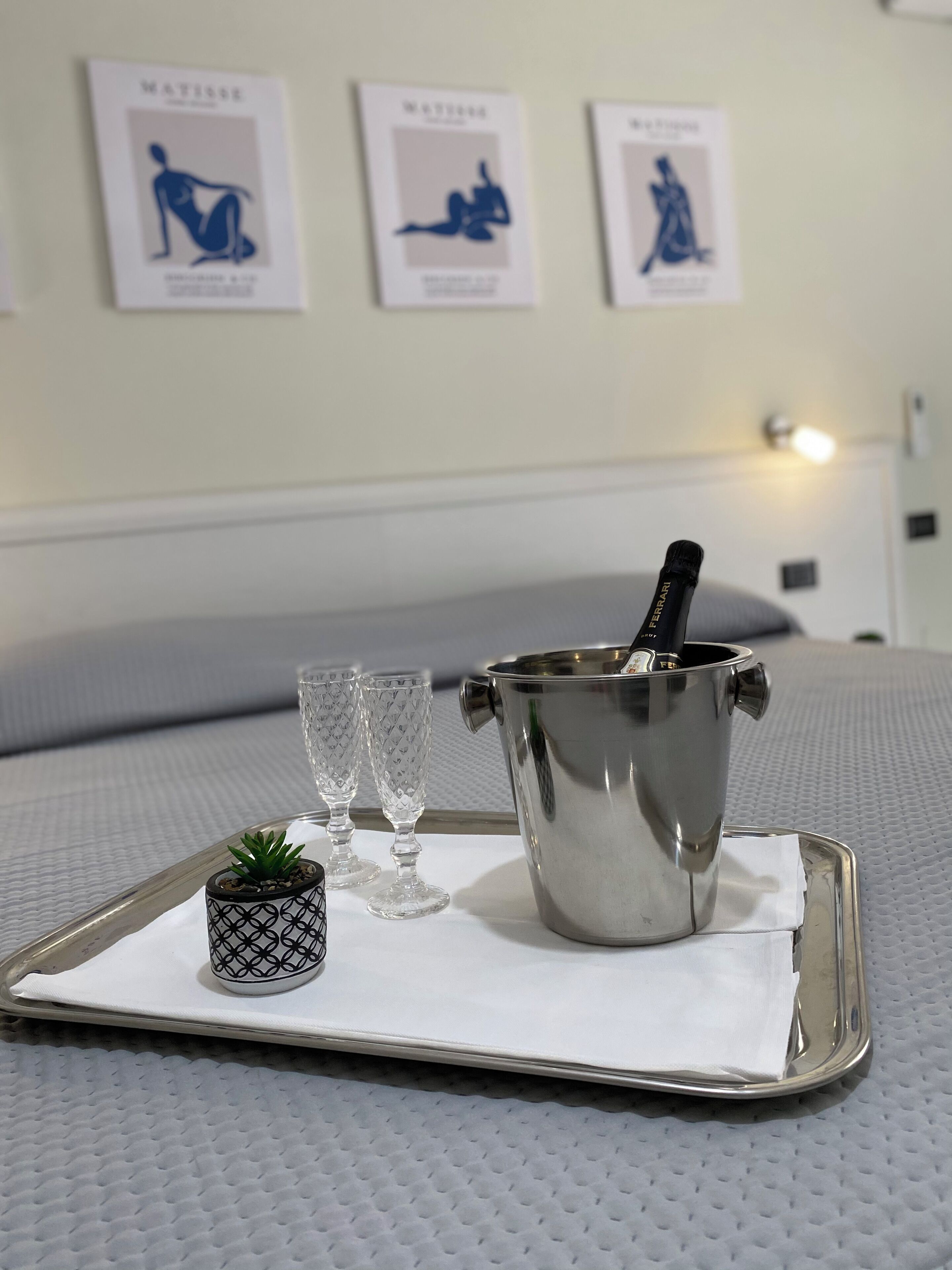 Deluxe Triple Room | Minibar, desk, blackout drapes, free WiFi