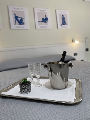 豪華三人房 | 迷你吧、書桌、遮光布/窗簾、免費無線上網