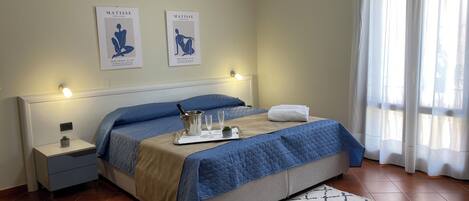 Deluxe Suite, 1 Queen Bed | Minibar, desk, blackout drapes, free WiFi