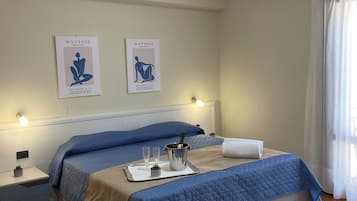 Deluxe Suite, 1 Queen Bed | Minibar, desk, blackout drapes, free WiFi