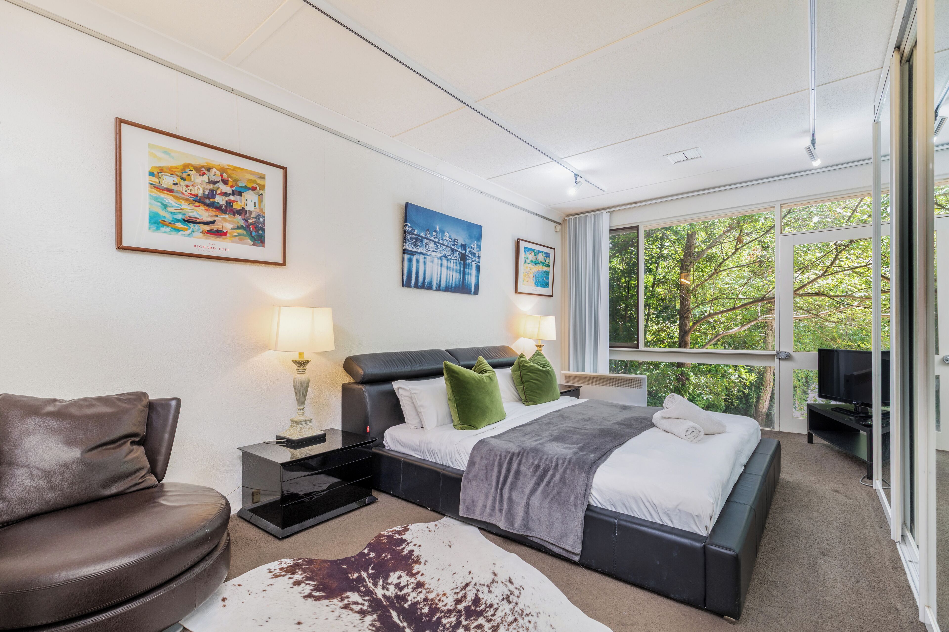 3 bedrooms, desk, iron/ironing board, free WiFi