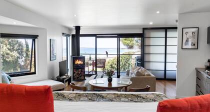 Sea Zen - Couples studio with steam shower and spa