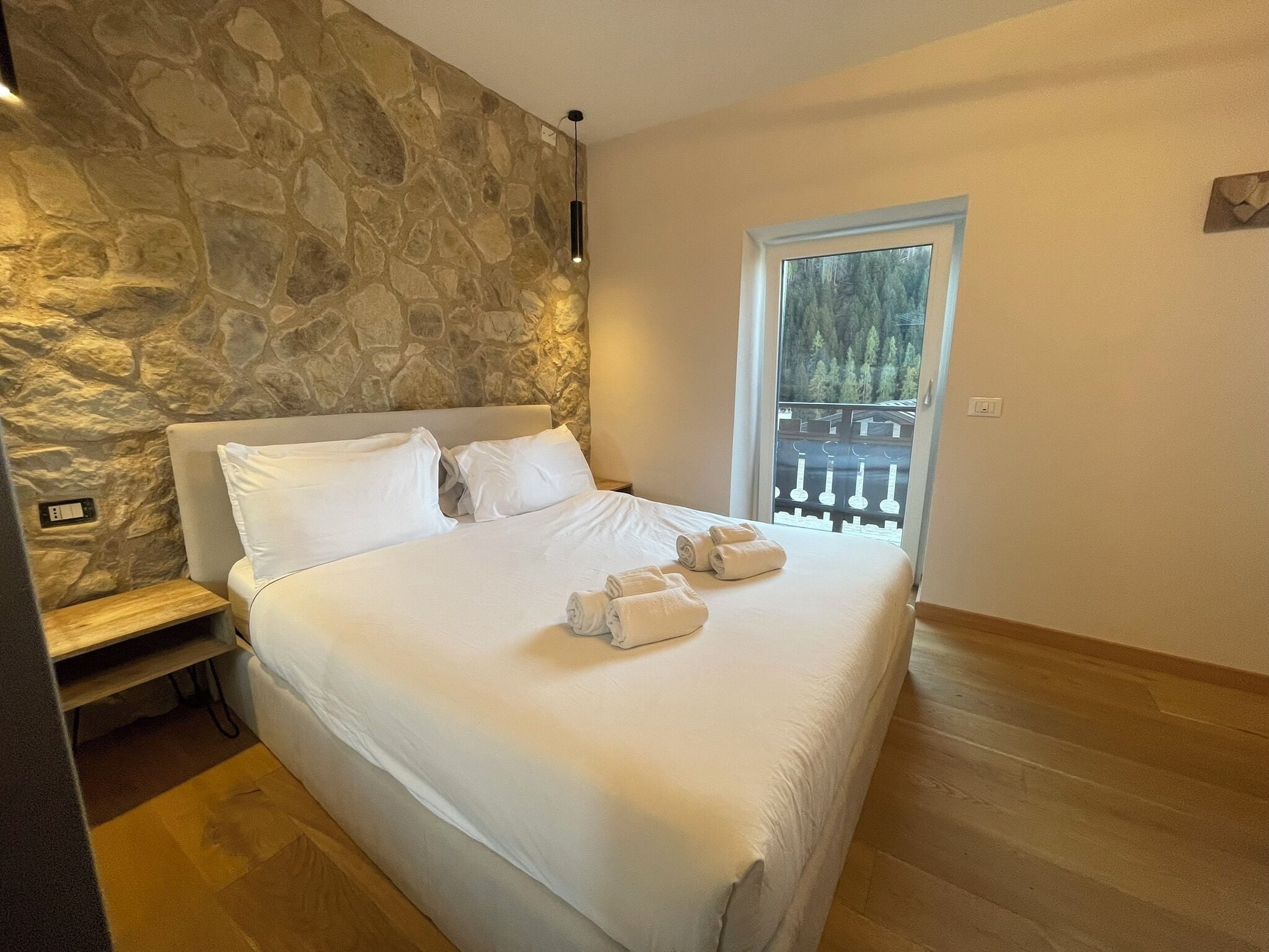 Superior Apartment | Premium bedding, down comforters, individually furnished, soundproofing