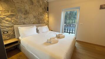 Superior Apartment | Premium bedding, down comforters, individually furnished, soundproofing