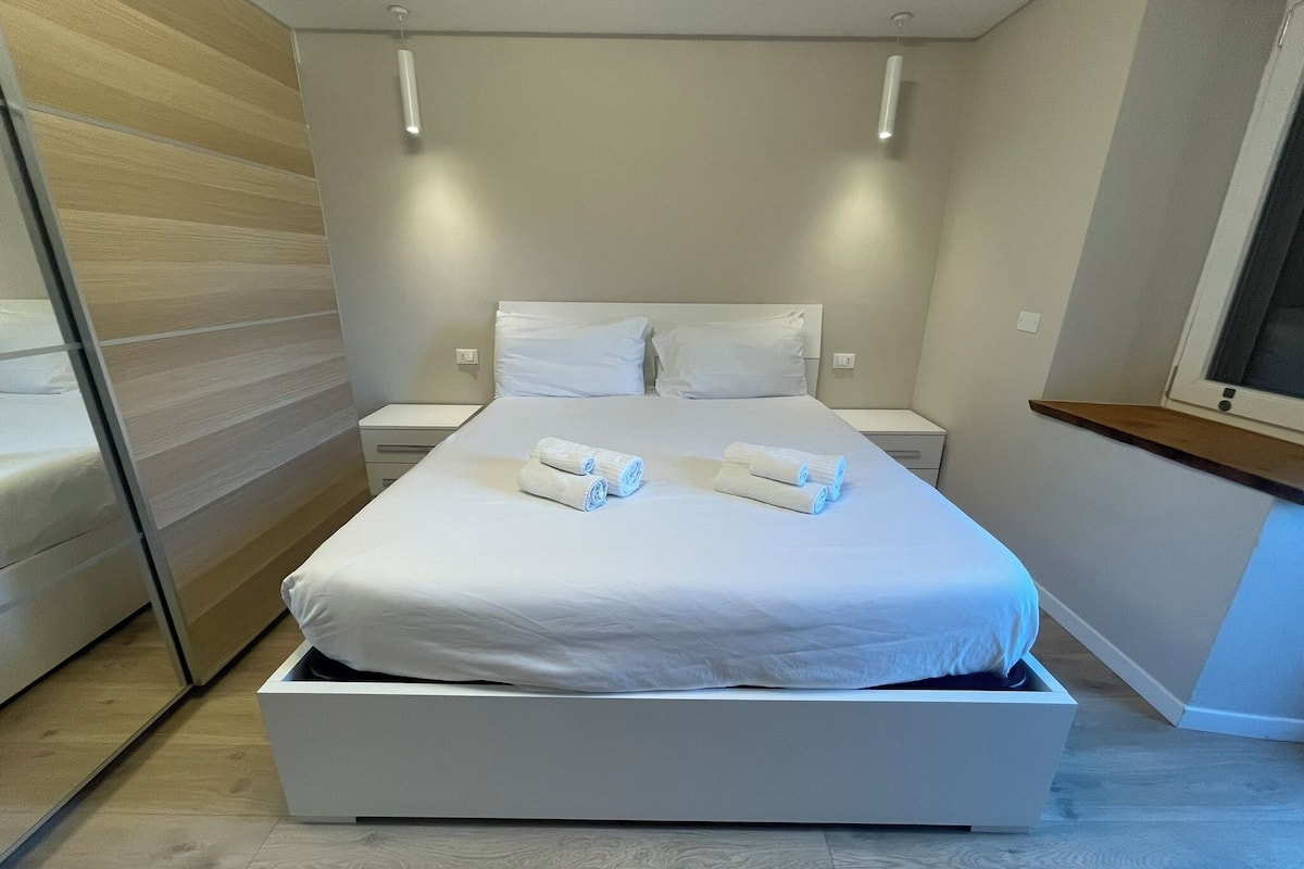 Design Apartment | 2 bedrooms, premium bedding, down comforters, individually furnished