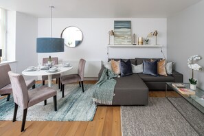 Living area - Spacious 2 bedroom in Liverpool Street (London)