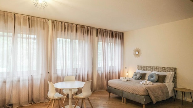 Premium Studio Suite, Private Bathroom | Premium bedding, memory foam beds, desk, soundproofing - Verona Suites&Rooms (Verona)