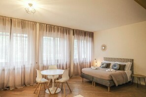 Premium-Studiosuite, eigenes Bad | 1 Schlafzimmer, hochwertige Bettwaren, Betten mit Memory-Foam-Matratzen