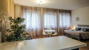 Premium Studio Suite, Private Bathroom | Premium bedding, memory foam beds, desk, soundproofing - Verona Suites&Rooms (Verona)