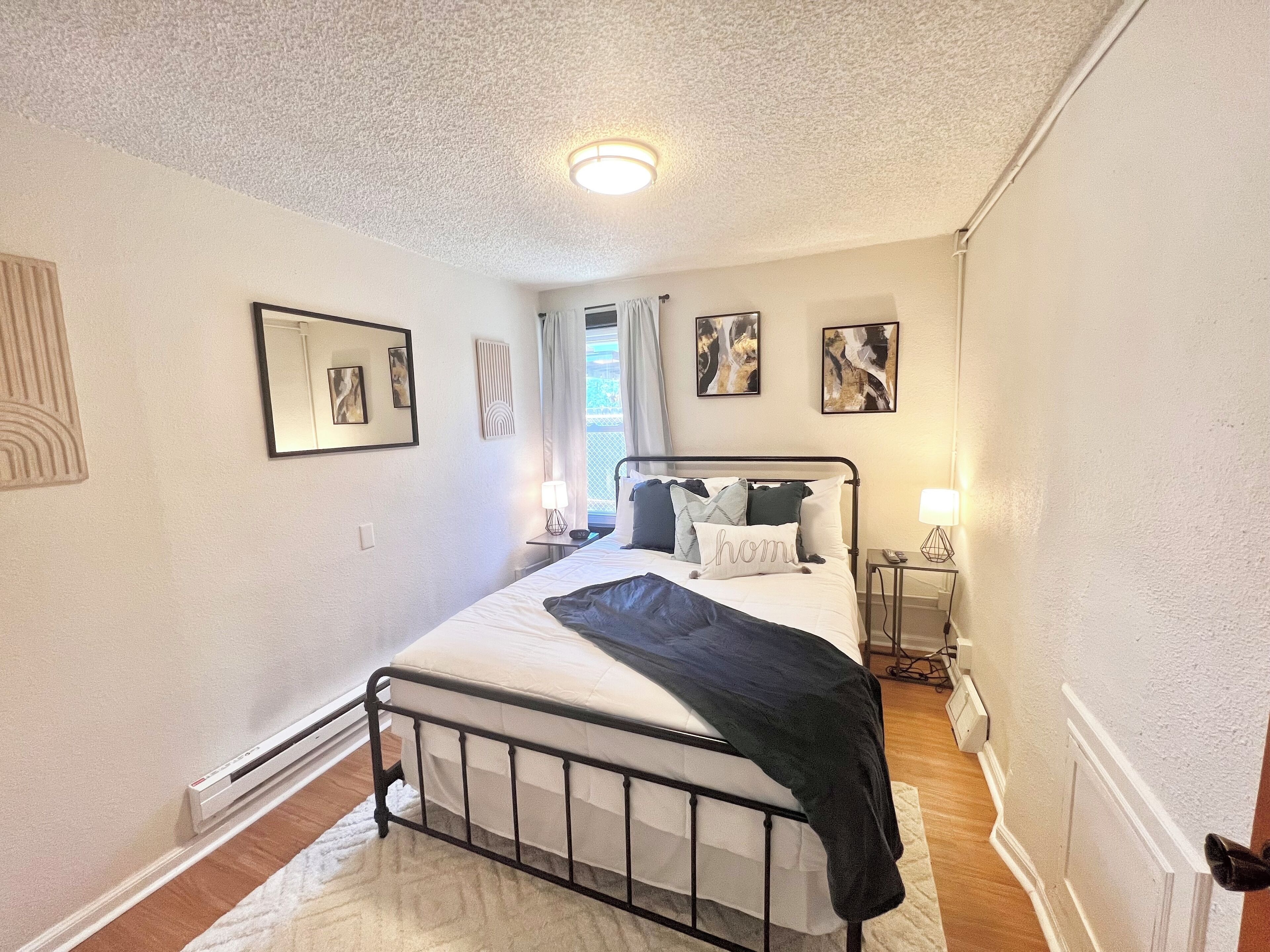 2 bedrooms, in-room safe, iron/ironing board, free WiFi