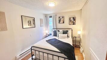 2 soverom, safe på rommet, strykejern/-brett og wi-fi (inkludert)