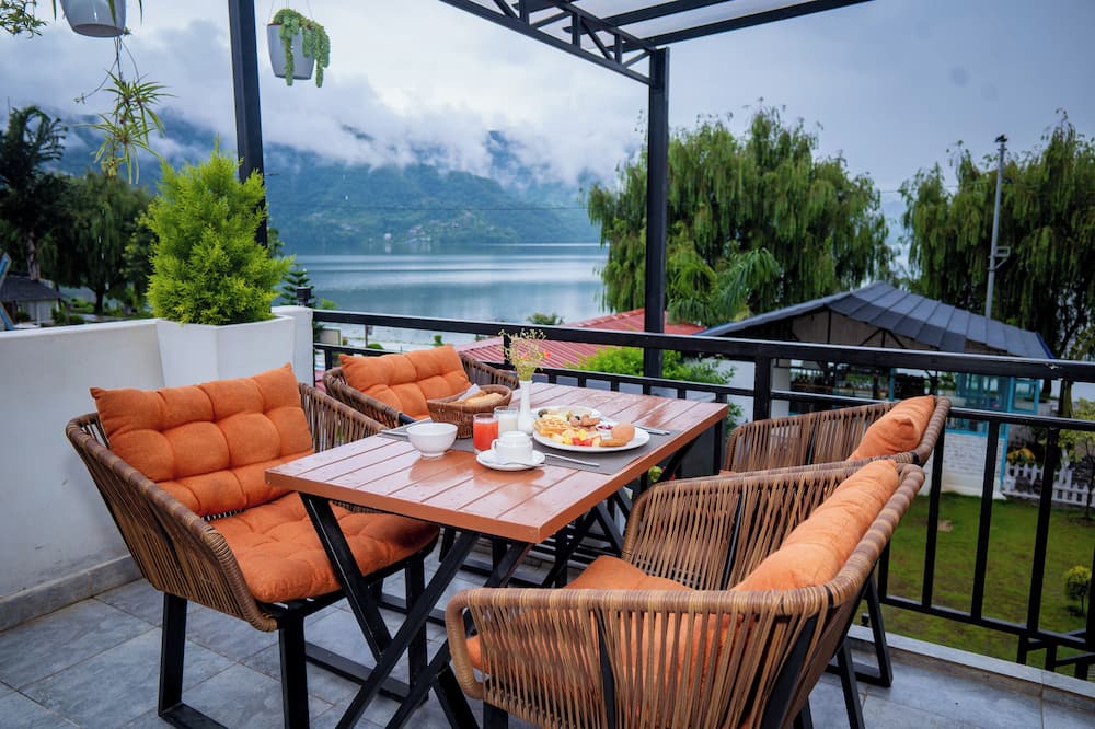 Majestic Lakefront Hotel & Suites