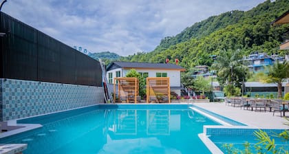 Majestic Lakefront Hotel & Suites