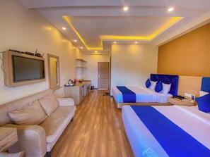 Family Room, Lake View | Premium bedding, soundproofing, free WiFi, bed sheets