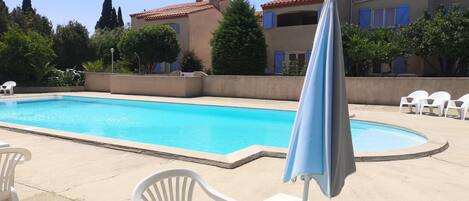 حمّام سباحة خارجي