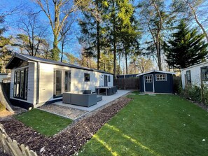 Terrace/patio - Gloednieuwe, Luxe Chalet op de Veluwe in Bosrijke Omgeving (Hoenderloo)