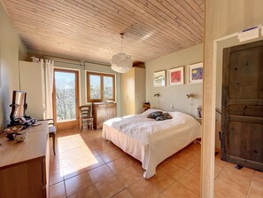 3 chambres, bureau, fer et planche à repasser, Wi-Fi gratuit