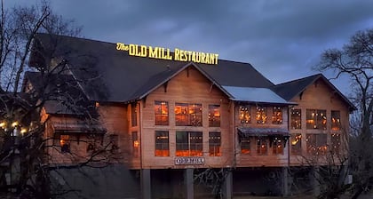 Walk to Gatlinburg! Save Huge on Attractions