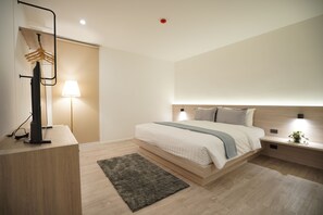 Free minibar items, desk, free WiFi, bed sheets - E11 Hotel - BTS Punnawithi (Bangkok)