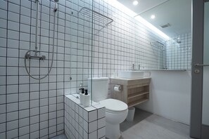Deluxe Studio with Double Bed (No Window) | Bathroom | Shower, rainfall showerhead, free toiletries, hair dryer - E11 Hotel - BTS Punnawithi (Bangkok)
